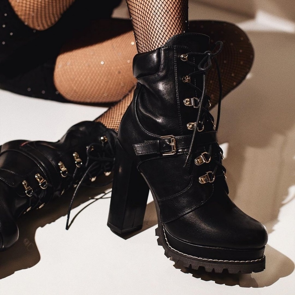 Last Size 10!🖤Blk Level Up -Black
Platform Boot - Picture 6 of 8